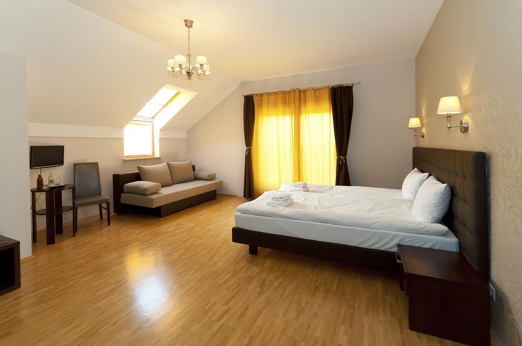 Hotel Oriza Gdow ภายนอก รูปภาพ